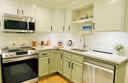 Upper East House | Garden Place Downtown near Arts & Theatre District