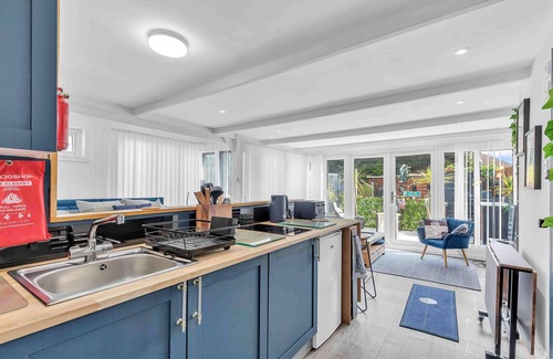 Lancing Apartment | Garden Room With Parking | By My Getaways