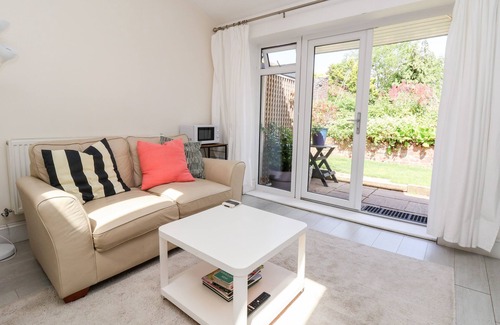 New Brighton Cottage | GARDEN STUDIO, pet friendly, with a garden in New Brighton