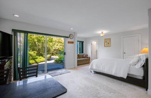 West Point Grey House | Garden Suite near Jericho Beach