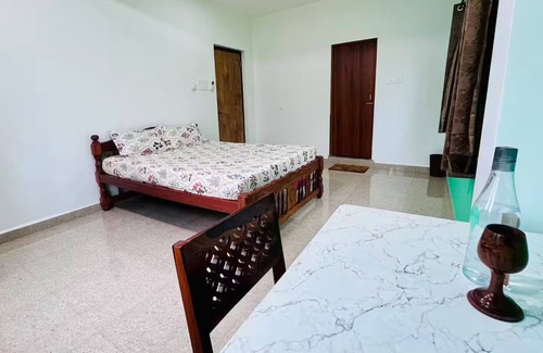 Aldona Bed & Breakfast | Garden-View AC Room in a Villa