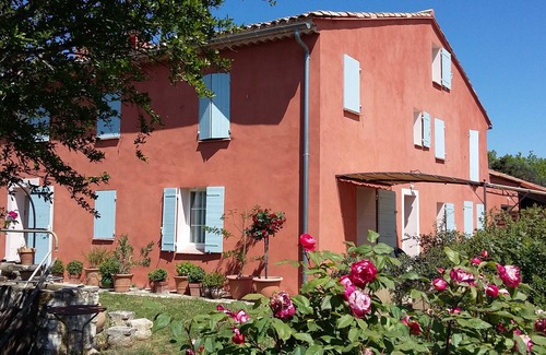 Aix-en-Provence Apartment | Garden view apartment