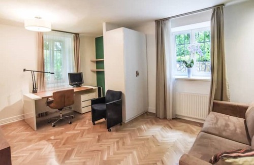 Rozsadomb Apartment | Garden View Comfort Apartment