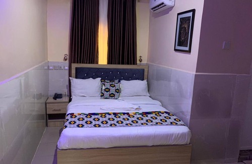 Abakaliki Hotel | Garden View Holiday Cottage