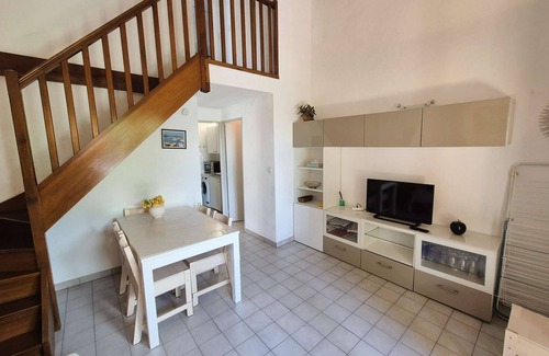 Tamaris Apartment | Garden with barbecue, swimming pool