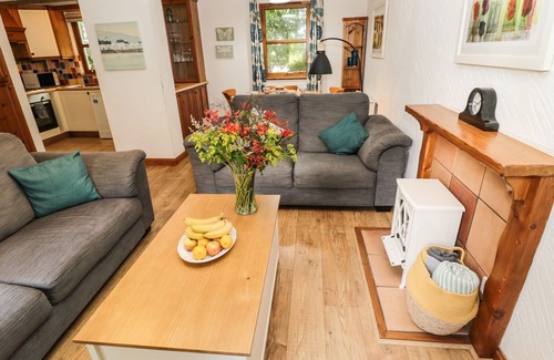 Duns Cottage | GARDENER'S COTTAGE, pet friendly, with a garden in Chirnside