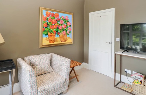 Hungerford House | GARDENERS COTTAGE, pet friendly, with a garden in Hungerford