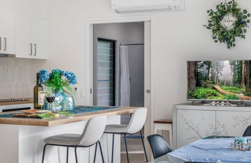 Montville Cottage | Gardenia Cottage - Stunning One Bedroom Accessible Cottage, Minutes from Montville Village