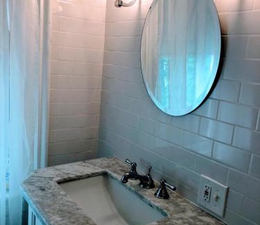 Troy Bed & Breakfast | Gardner Farm Inn