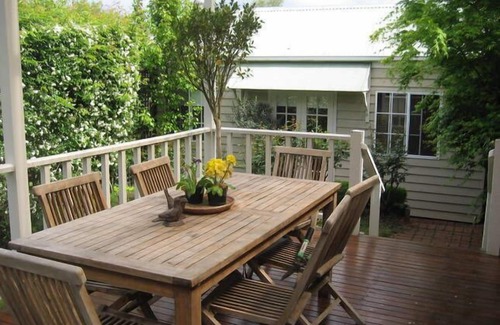 Hamilton Cottage | Garland Cottage Bed & Breakfast