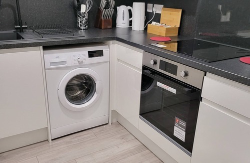 Greenwich Apartment | Garland Modern 2 Bedroom Apartment With Parking