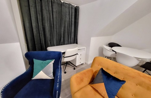 Greenwich Apartment | Garland Modern 2 Bedroom Apartment With Parking