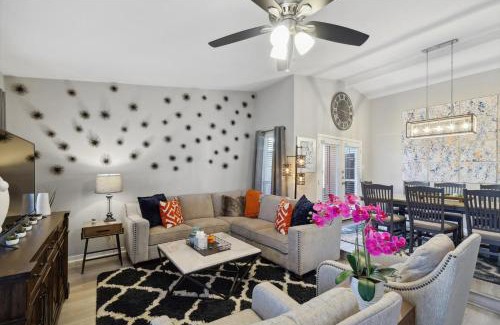 Garland House | Garlands Hidden Gem 4 Bedrooms Hot Tub Patio