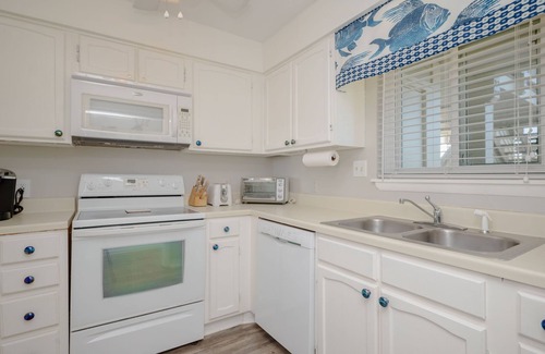 Caswell Beach Condo | Garris Hideaway 2: Cozy 1st Level Oceanfront Condo - Perfect for Couples Getaway