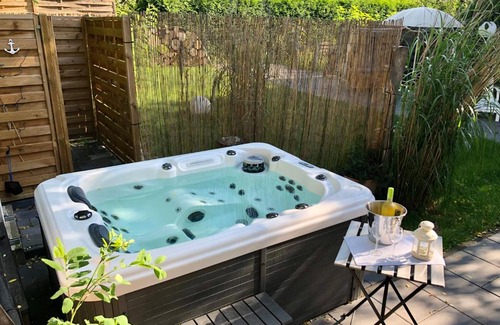 Petershagen House | GartenLoft mit Outdoor Whirlpool und Garten