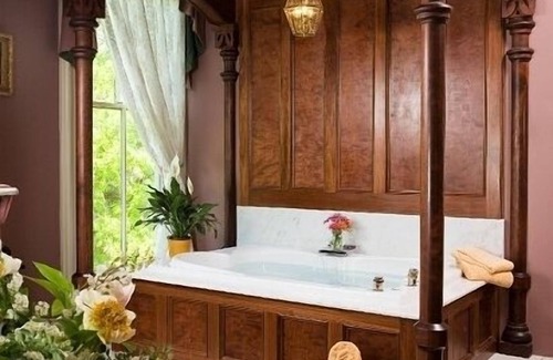 Hannibal Bed & Breakfast | Garth Woodside Mansion B&B