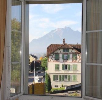 Meggen House | Gasthaus zum Kreuz