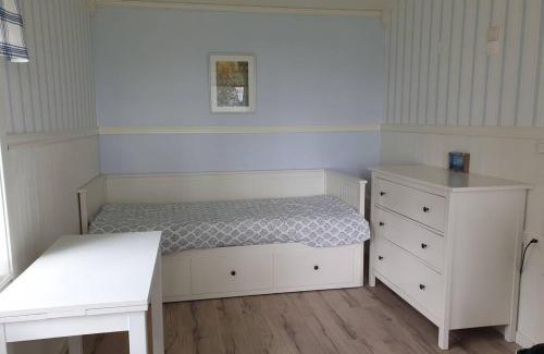 Dalsjofors House | Gäststuga i vacker natur, bastu, bubbelpool sommartid och gratis parkering nära Ulricehamn och Lassalyckan, guesthouse with nice view with sauna and free parking close to Dalsjöfors and fishing