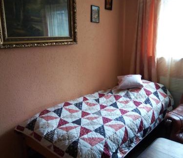 Oberbipp House | Gastzimmer für Übernachtung Гостевая комната