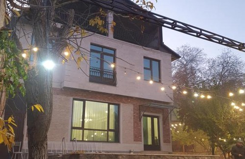 Garni House | Gata House
