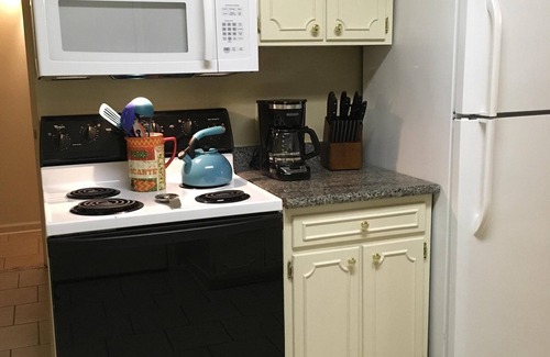 Metairie Apartment | Gated community near Ochsner Medical Center