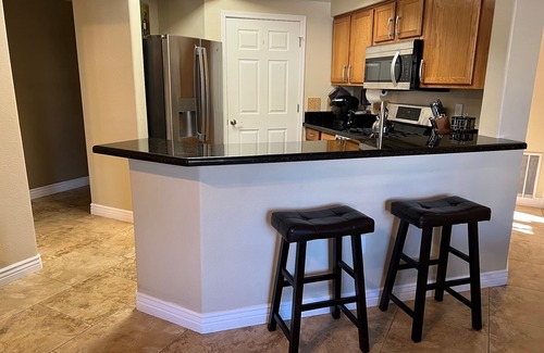Villa De Paz Condo | Gated Condo; pool, hot tub, gym, 2 bedrooms, 2 bath, 5 min to Cardinals Stadium