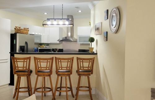 Bahamas Terrace Condo | Gated condo w/boat dock/beach/pool/hot tub