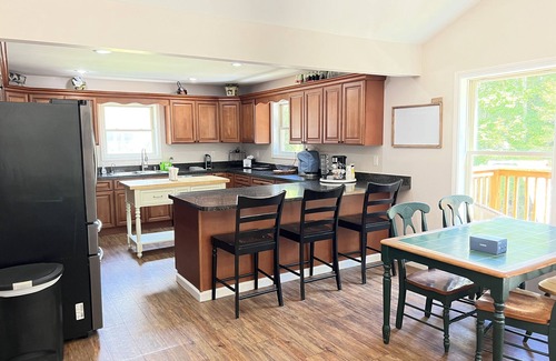 Spring Hill House | Gated home nestled in wooded setting- 10 min from Charleston!