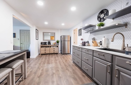 La Sierra Apartment | Gated Suite - King Bed, Cozy, Quiet, Kitchen, Pool