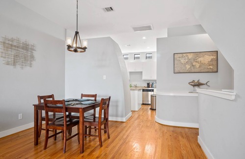 Woodlake - Briar Meadow House | Gated Townhouse 2BR/2BA near Galleria & Downtown