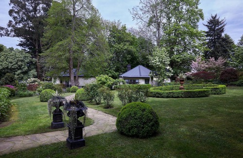 Sassafras Cottage | Gatehouse Cottage At Moulton Park Estate - Nestled amongst an extensive English inspired garden at the original Moulton Park.