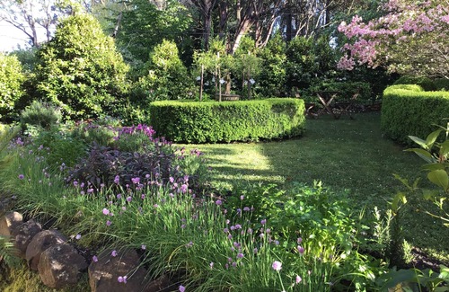 Sassafras Cottage | Gatehouse Cottage At Moulton Park Estate - Nestled amongst an extensive English inspired garden at the original Moulton Park.
