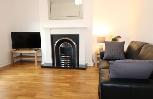 Red Castle Cottage | GATEHOUSE, pet friendly, with a garden in Moville, County Donegal