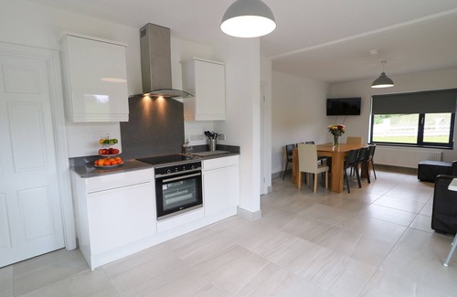 Red Castle Cottage | GATEHOUSE, pet friendly, with a garden in Moville, County Donegal