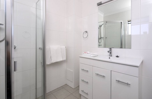 Vineyard Hotel | Gateway Motel
