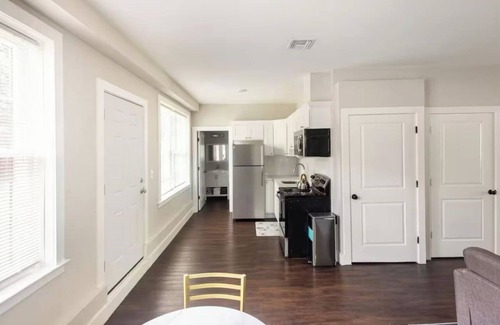 Newark House | Gateway to Adventure: Modern Home Minutes from EWR