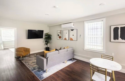 Newark House | Gateway to Adventure: Modern Home Minutes from EWR
