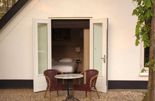 Beekbergen-West Hotel | Gateway to Nature Reserves, Monkey Parks, and Dutch Heritage! Free Parking!