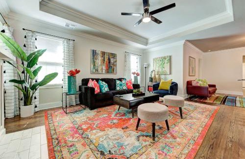 Central Oklahoma City House | Gatewood Getaway-City card 4 local biz discounts