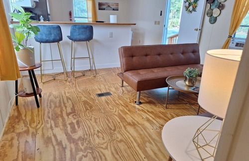 Hinesville House | Gather Away mobile home in charming Hinesville with WiFi, AC