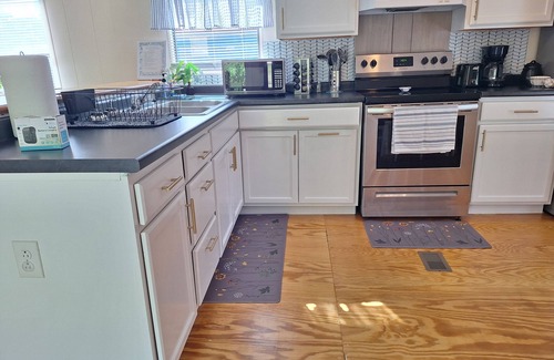 Hinesville House | Gather Away mobile home in charming Hinesville with WiFi, AC