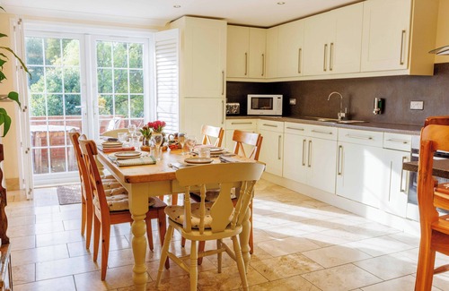 Yalding Cottage | Gather & Unwind: Gardens, Woodlands & Tennis cottages.