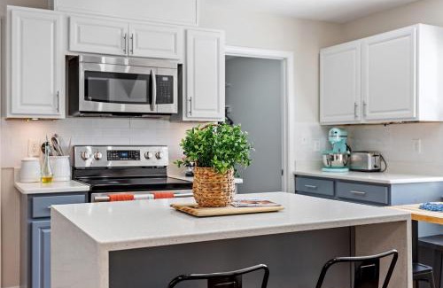 Downtown House | GATHERING HOUSE IN HISTORIC OAKWOOD