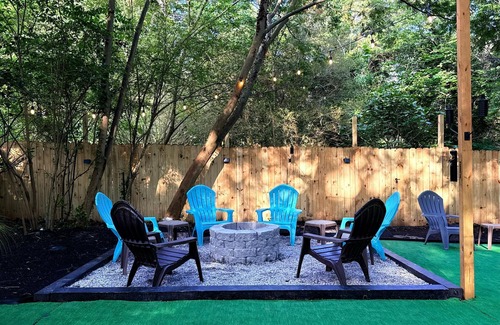 East Point House | Gatherings & Getaways in Atlanta-Spacious Home w/Backyard Near Airport+ Downtown