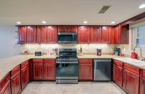 Gatlinburg Condo | Gatlinburg Condo ~ 2 Mi to Smoky Mountains!