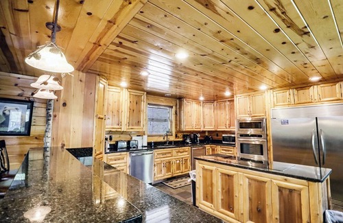 Gatlinburg - Pigeon Forge Cabin | Gatlinburg - Hidden Haven - 6 Bedrooms - Sleeps 22