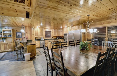 Gatlinburg - Pigeon Forge Cabin | Gatlinburg - Hidden Haven - 6 Bedrooms - Sleeps 22