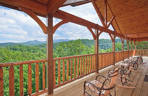 Gatlinburg Cabin | Gatlinburg - Mount LeConte Mansion - 10 Bedrooms - Sleeps 26