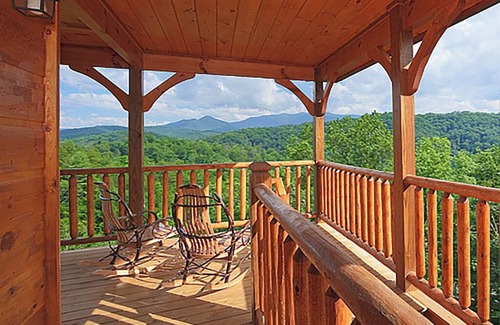 Gatlinburg Cabin | Gatlinburg - Mount LeConte Mansion - 10 Bedrooms - Sleeps 26
