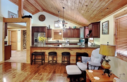 Gatlinburg Cabin | Gatlinburg's Hidden Gem | Large Yard, Hot Tub + Close to Rocky Top Sports World